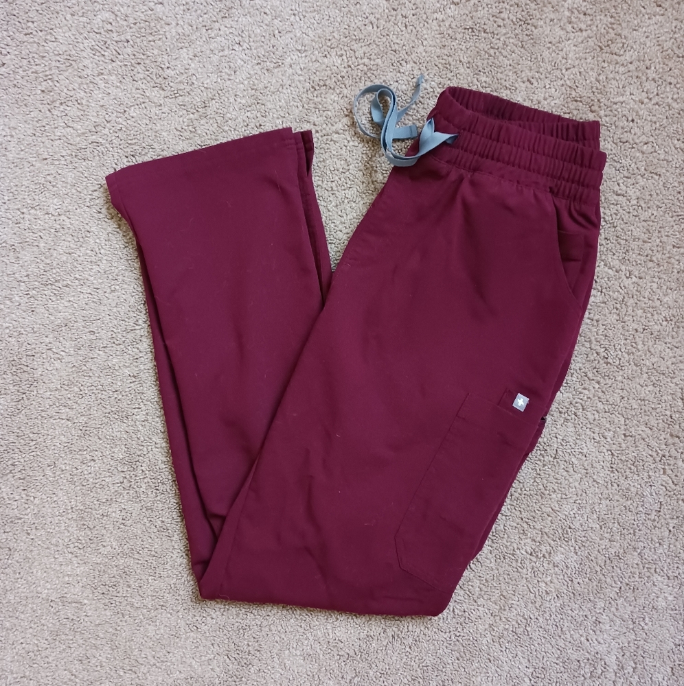 Figs Yola Skinny Scrub Pants - Large. Maroon.